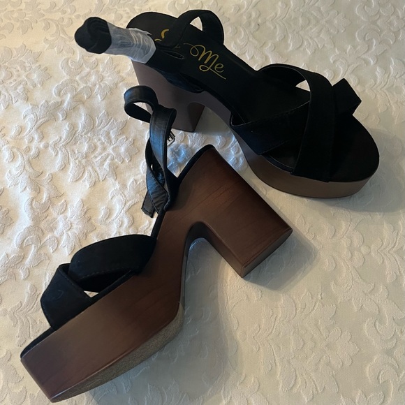 Women’s Platform Sandals - Picture 3 of 3